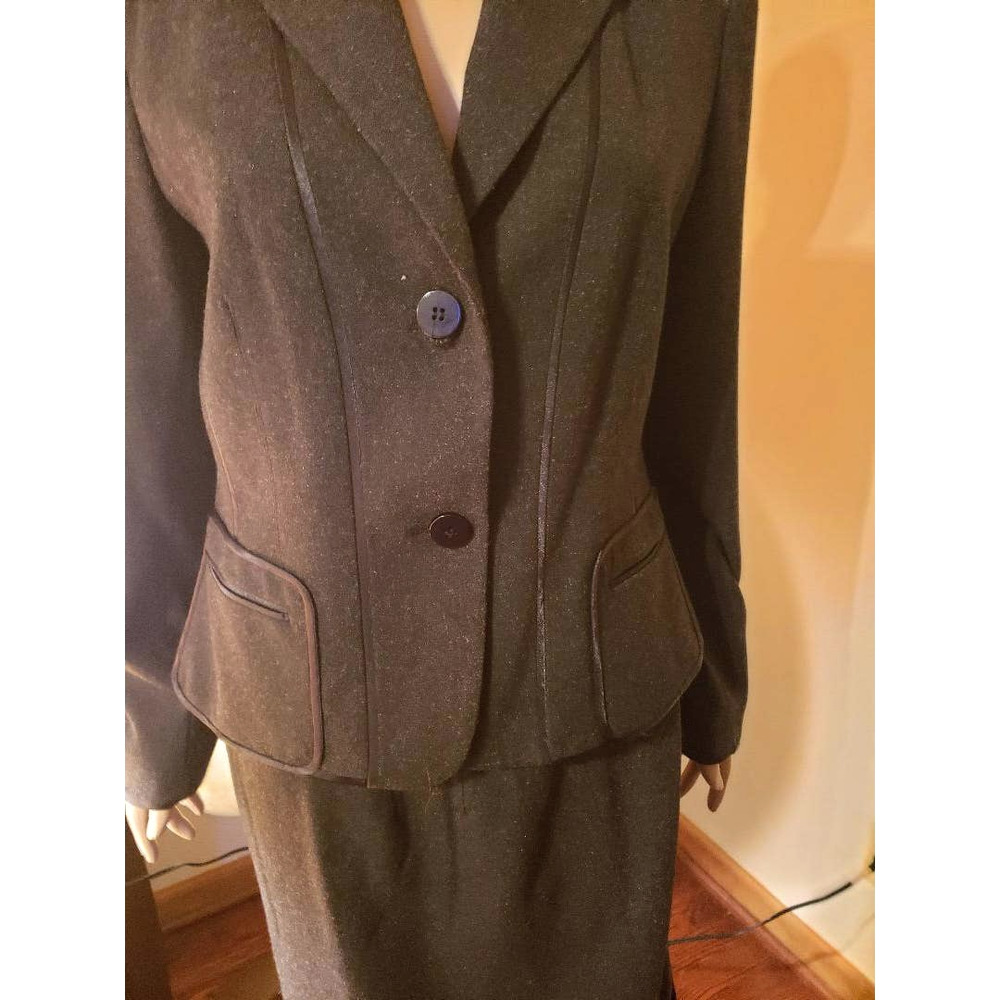 Grace Women's  Lined Gray/Black with Faux-Leather Trim Skirt Suit Size 8